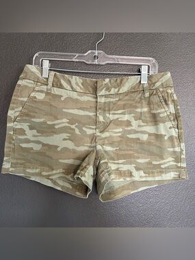 Carlson Camo Shorts Women Size 10 Green Military Print Low Rise Casual
